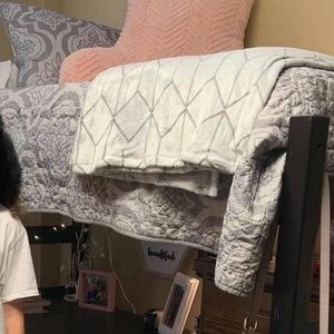 Twin XL Quilt Comforter with Sham